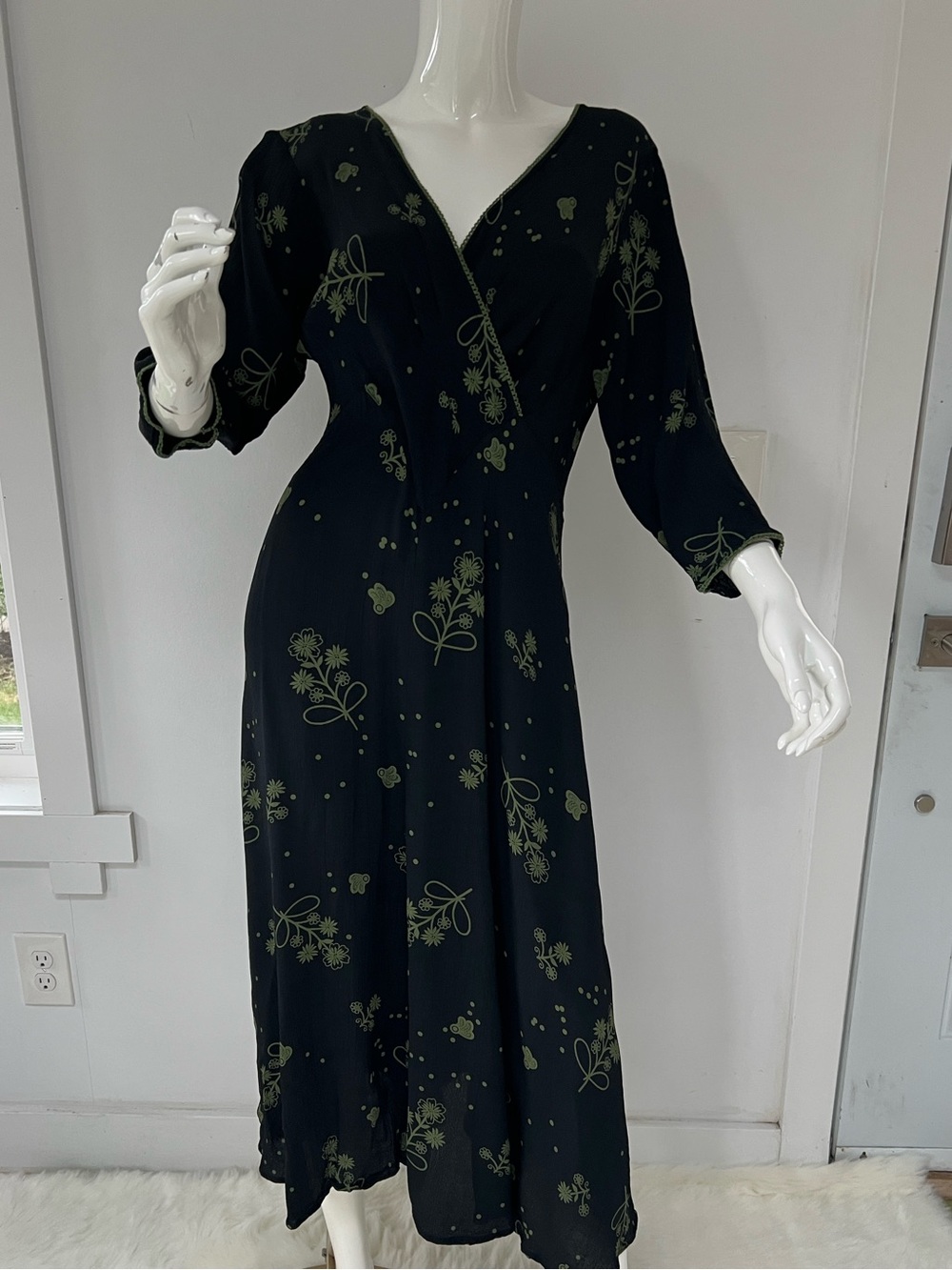 Romantic April CornellMidi Dress with Floral Print size large crochet accent